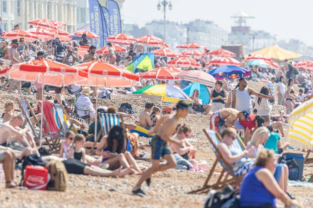 May 24, 2026, Brighton, UK: Brighton, UK. Sun seekers enjoy the hot weather on Brighton Beach, East Sussex today as weather forecasters issue Amber weather warnings for high temperatures this Bank Holiday weekend. The Met Office has predicted a mini heatwave for the May Bank Holiday and school half term with temperatures expected to hit over 32c in London and the South East this week, possibly making it the hottest May on record. Brighton UK  - ZUMAl94_ 20260524_zaf_l94_013 Copyright: xAlexxLentatix