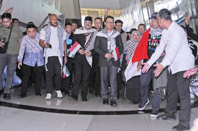 Global Sumud Flotilla volunteers reunite with families after return home in Indonesia TANGERANG, BANTEN, MAY 24: Upon arriving in Indonesia, a number of humanitarian mission volunteers meet with relatives and are greeted by their families as an expression of gratitude for their safe return after completing a humanitarian mission to Gaza, at Soekarno-Hatta Airport on May 24, 2026. Nine Indonesian volunteers from the Global Sumud Flotilla (GSF) arrived in Istanbul after being released from Israeli military detention for attempting to deliver medical and logistical aid to Gaza. As part of the flotilla’s 2026 mission, nearly 1,000 volunteers from 70 countries sailed toward Gaza, with more than 400 activists reaching the sea before being interce  Copyright: x2026xAnadoluxDasrilxRoszandix