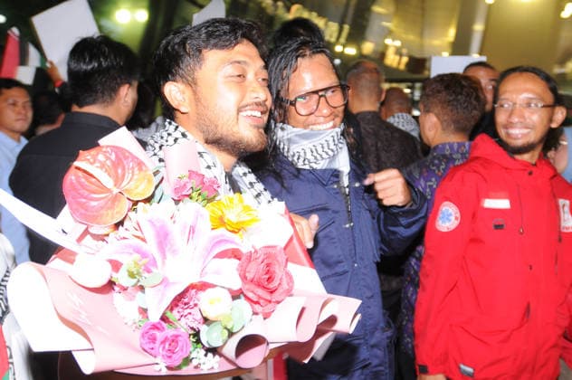 Global Sumud Flotilla volunteers reunite with families after return home in Indonesia TANGERANG, BANTEN, MAY 24: Upon arriving in Indonesia, a number of humanitarian mission volunteers meet with relatives and are greeted by their families as an expression of gratitude for their safe return after completing a humanitarian mission to Gaza, at Soekarno-Hatta Airport on May 24, 2026. Nine Indonesian volunteers from the Global Sumud Flotilla (GSF) arrived in Istanbul after being released from Israeli military detention for attempting to deliver medical and logistical aid to Gaza. As part of the flotilla’s 2026 mission, nearly 1,000 volunteers from 70 countries sailed toward Gaza, with more than 400 activists reaching the sea before being interce  Copyright: x2026xAnadoluxDasrilxRoszandix