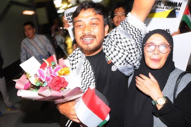 Global Sumud Flotilla volunteers reunite with families after return home in Indonesia TANGERANG, BANTEN, MAY 24: Upon arriving in Indonesia, a number of humanitarian mission volunteers meet with relatives and are greeted by their families as an expression of gratitude for their safe return after completing a humanitarian mission to Gaza, at Soekarno-Hatta Airport on May 24, 2026. Nine Indonesian volunteers from the Global Sumud Flotilla (GSF) arrived in Istanbul after being released from Israeli military detention for attempting to deliver medical and logistical aid to Gaza. As part of the flotilla’s 2026 mission, nearly 1,000 volunteers from 70 countries sailed toward Gaza, with more than 400 activists reaching the sea before being interce  Copyright: x2026xAnadoluxDasrilxRoszandix