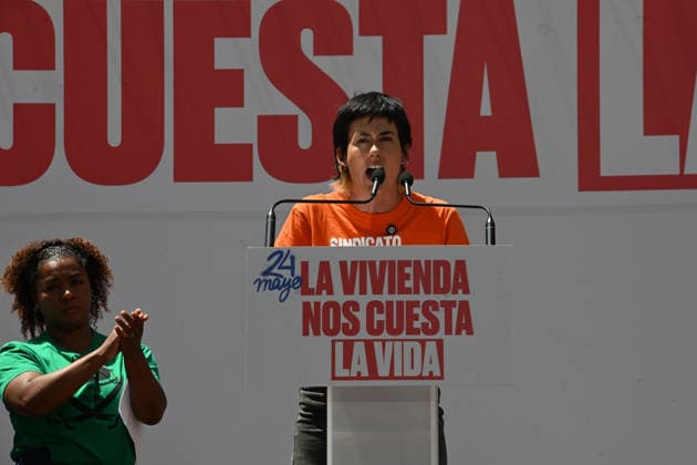 May 24, 2026, Madrid, Madrid, Spain: Thousands of demonstrators march through central Madrid to demand affordable housing and protest against rising rental prices, as the Spanish capital joins nationwide mobilizations calling for stronger housing protections and access to decent homes. Madrid Spain - ZUMAd308 20260524_zsp_d308_043 Copyright: xJuanxCarlosxLucasx