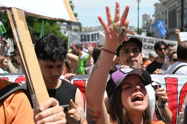 May 24, 2026, Madrid, Madrid, Spain: Thousands of demonstrators march through central Madrid to demand affordable housing and protest against rising rental prices, as the Spanish capital joins nationwide mobilizations calling for stronger housing protections and access to decent homes. Madrid Spain - ZUMAd308 20260524_zsp_d308_053 Copyright: xJuanxCarlosxLucasx
