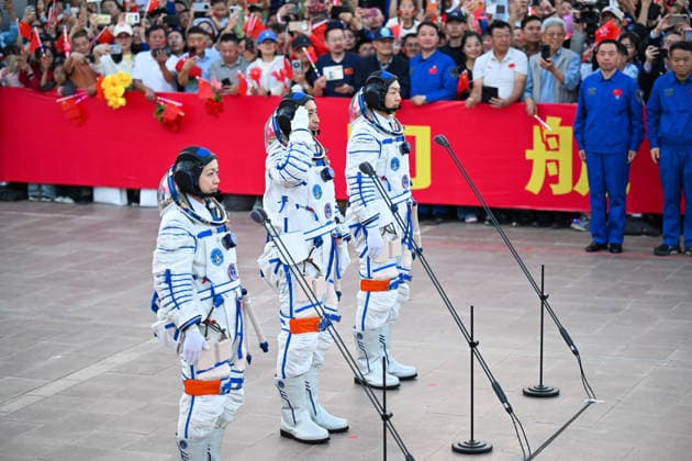 (260524) -- JIUQUAN, May 24, 2026 -- Chinese astronauts Zhu Yangzhu (C), Zhang Zhiyuan (R) and Li Jiaying attend the send-off ceremony at the Jiuquan Satellite Launch Center in northwest China, May 24, 2026. A send-off ceremony for the three Chinese astronauts of the Shenzhou-23 crewed space mission was held here on Sunday. ) FOCUS Send-off ceremony held for Chinese astronauts of Shenzhou-23 mission LixZhipeng 