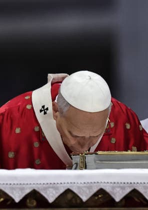 May 24, 2026. Vatican City - POLE LEO XIV celebrates the Holy Mass on the Solemnity of Pentecost in St. Peter s Basilia at the Vatican. EvandroInetti_via ZUMA Wire Vatican City State - ZUMAi15_ 20260524_zaf_i15_010 Copyright: xEvandroxInettix