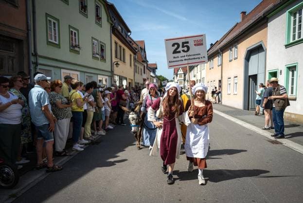 1150 JAHRE SÖMMERDA - GROSSER FESTUMZUG ** NUR FÜR REDAKTIONELLE ZWECKE ** EDITORIAL USE ONLY **<p>24 05 2026-Sömmerda: 1150 Jahre Sömmerda - Großer Festumzug zum 1150-jährigen Stadtjubiläum unter dem Motto Gestern.Heute.Miteinander mit Vereinen, Schulen, Ortsteilen, Musikgruppen, Unternehmen und zahlreichen historischen sowie modernen Bildern durch die Innenstadt von Sömmerda. Der rund zwei Kilometer lange Umzug führte vom Martinipark und über die Erfurter Straße und den Anger bis zum Marktplatz. Die Festwoche zum Stadtjubiläum vom 18. bis 24. Mai 2026 bietet ausserdem Konzerte, Familien-Erlebniswelt, Mittelaltermarkt, Ausstellungen und Bühnenprogramme. im Foto: 25 Reit- und Fahrverein e.V. Weißenburg ( Deutschlan Copyright: SaschaxFromm doc85zifb4tdpf15fivju8r ,EDITORIAL USE ONLY