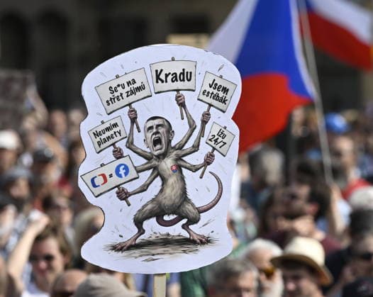 News Bilder des Tages Millions Moments association organises march in Prague to Government Office in support of public Czech Television and Czech Radio. The march starts at Old Town Square, Prague, Czech Republic, on May 24, 2026. (CTKxPhoto MichalxKrumphanzl) CTKPhotoP2026052404611  CTKPhotoP2026052404611