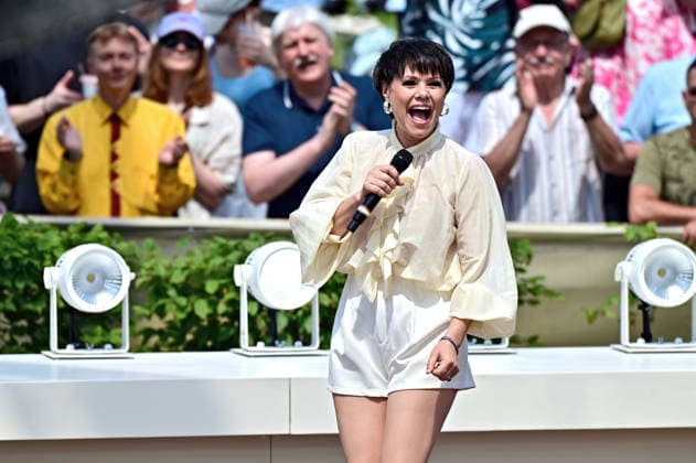 ZDF - Fernsehgarten. Sängerin Francine Jordi während der ZDF - Unterhaltungsshow Fernsehgarten am 24.05.2026 in Mainz. 20260524MWI124341 *** ZDF Fernsehgarten singer Francine Jordi during the ZDF entertainment show Fernsehgarten on 24 05 2026 in Mainz 20260524MWI124341