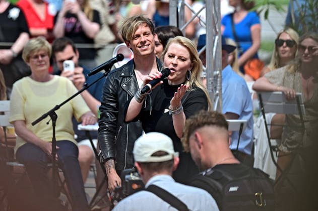 ZDF - Fernsehgarten. Sängerin Patricia Kelly und The Dark Tenor ( bürgl. William Billy Andrew Volk , Billy Andrews ) während der ZDF - Unterhaltungsshow Fernsehgarten am 24.05.2026 in Mainz. 20260524MWI124416 *** ZDF Fernsehgarten singer Patricia Kelly and The Dark Tenor bürgl William Billy Andrew Volk , Billy Andrews during the ZDF entertainment show Fernsehgarten on 24 05 2026 in Mainz 20260524MWI124416