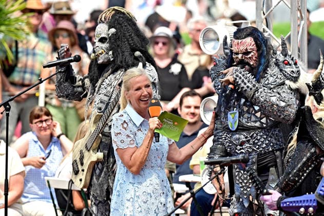 ZDF - Fernsehgarten. Moderatorin Andrea Kiwi Kiewel und Lordi während der ZDF - Unterhaltungsshow Fernsehgarten am 24.05.2026 in Mainz. 20260524MWI124652 *** ZDF Fernsehgarten presenter Andrea Kiwi Kiewel and Lordi during the ZDF entertainment show Fernsehgarten on 24 05 2026 in Mainz 20260524MWI124652