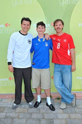 ZDF - Fernsehgarten. Paul Luca ( paulomuc ) Fischer , Adrian ( Aditotoro ) Vogt und Jonathan Baranowskis während der ZDF - Unterhaltungsshow Fernsehgarten am 24.05.2026 in Mainz. 20260524MWI124782 *** ZDF Fernsehgarten Paul Luca paulomuc Fischer , Adrian Aditotoro Vogt and Jonathan Baranowskis during the ZDF entertainment show Fernsehgarten on 24 05 2026 in Mainz 20260524MWI124782