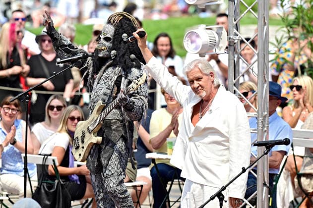 ZDF - Fernsehgarten. Sänger Johnny Logan und Lordi während der ZDF - Unterhaltungsshow Fernsehgarten am 24.05.2026 in Mainz. 20260524MWI124578 *** ZDF Fernsehgarten singer Johnny Logan and Lordi during the ZDF entertainment show Fernsehgarten on 24 05 2026 in Mainz 20260524MWI124578