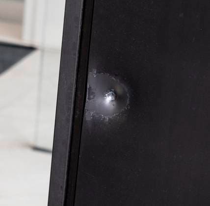 May 24, 2026, Washington, District Of Columbia, USA: Bullet hole damage caused by gunfire at the corner of 17th Street and Pennsylvania Avenue, in the aftermath of yesterday™s shooting incident near the White House in Washington, DC, USA, on May 24, 2026. The crime scene investigation is continuing Washington USA  - ZUMAs152 20260524_faa_s152_009 Copyright: xAndrewxThomasx