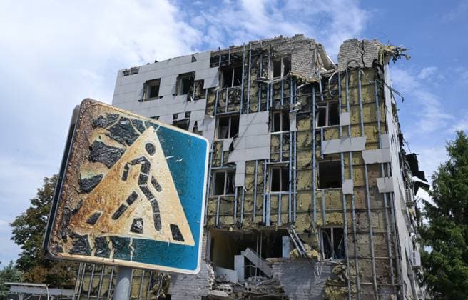 Russia Ukraine LPR Drone Attack Journalists 9172792 24.05.2026 A view shows the scene of the drone attack carried out by the Ukrainian military on a dormitory of the Starobelsk Professional College of Lugansk State Pedagogical University in the course of Russia s military operation in Ukraine, in Starobelsk, Lugansk People s Republic, Russia. At least 21 people were killed and 42 injured in the attack in the early hours of May 22. Evgeny Biyatov Sputnik Starobelsk Lugansk People s Republic Russia  Copyright: xEvgenyxBiyatovx