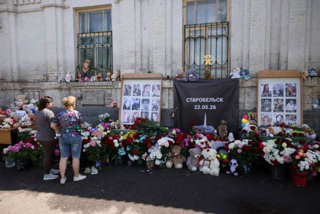 RUSSIA, STAROBELSK - MAY 24, 2026: A makeshift memorial at the Starobelsk Vocational School of the Lugansk State Teachers Training University after a Ukrainian drone attack. On the night between 21 and 22 May, the Armed Forces of Ukraine launched a drone attack on the school™s academic building. During the attack, there were 86 children aged between 14 and 18 in the building. 21 people were killed, 42 injured Starobelsk Russia  - ZUMAt113 20260524_zaa_t113_222 Copyright: xAlexanderxRekax