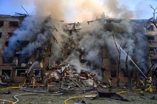 One Of The Largest Combined Missile And Drone Attacks On The Ukrainian Capital Overnight Rescuers work at the sites of missile strikes in Kyiv, Ukraine, on May 24, 2026, following one of the largest combined missile and drone operations on the Ukrainian capital overnight. Kyiv is the main target of the operation. A total of 604 aerial targets are intercepted, including 55 missiles and 549 drones. At least two people are killed and 77 injured, including children. Kyiv Ukraine  Copyright: xMaxymxMarusenkox originalFilename: musiienko-notitle260524_npGhT.jpg