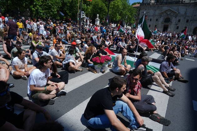 Demonstration of the flotilla platform in protest against the actions of the Ertzaintza Dozens of people during a mobilization to protest against the actions of the Ertzaintza, in Plaza Moyua, on May 24, 2026, in Bilbao, Biscay, Basque Country Spain Altercations between the Ertzaintza and members and supporters of the flotilla upon their arrival at Bilbao airport yesterday May 23 ended with four people arrested 24 MAY 2026 MANIFESTATION H Bilbao, Vizcaya, Basque Country Bilbao, Vizcaya, Basque Country Spain  Copyright: xH.Bilbaox 7547465
