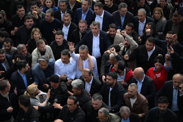 After police entered the party headquarters building, main opposition CHP leader Ozgür Ozel (center, wears white shirt)left the premises and led a protest march toward Parliament.... Turkish riot police storm the headquarters of the main opposition Republican People™s Party (CHP) in Ankara, Türkiye, on May 24, 2025, firing tear gas and rubber bullets at party supporters and officials gathered outside the gates. Huge clouds of tear gas filled the premises as security forces moved in, bringing a violent end to an hours-long standoff between CHP members and the party™s newly court-appointed leadership. Tensions escalated after an appeals court on Thursday annulled the election of Özgür Özel as CHP chairperson, a position he had held s Copyright: DepoxPhotos 19108039