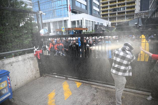 Turkish riot police storm the headquarters of the main opposition Republican People™s Party (CHP) in Ankara, Türkiye, on May 24, 2025, firing tear gas and rubber bullets at party supporters and officials gathered outside the gates. Huge clouds of tear gas filled the premises as security forces moved in, bringing a violent end to an hours-long standoff between CHP members and the party™s newly court-appointed leadership. Tensions escalated after an appeals court on Thursday annulled the election of Özgür Özel as CHP chairperson, a position he had held since November 2023. ( Copyright: DepoxPhotos 19108044
