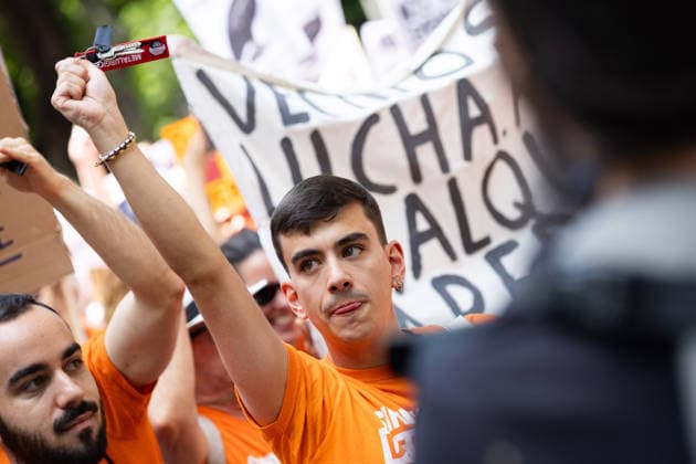 May 24, 2026, Madrid, Madrid, SPAIN: Thousands of citizens demonstrated in Madrid to demand measures against real estate speculation in Spain...The housing crisis has inflated the prices of homes for sale by nearly 120% in the last 10 years, while rents are rising by an average of 10% annually. Madrid SPAIN - ZUMAl221 20260524_zip_l221_011 Copyright: xIgnacioxLopezxIsasmendix