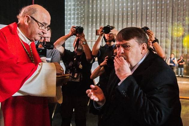 Archbishop Jan Graubner, left, celebrates the Eucharist at the 76th Sudeten German Congress in Brno, which continued at Brno Exhibition Centre on Sunday, May 24, 2026. Bernd Posselt (right), chairman of the Sudeten German Association, receives the host. (CTKxPhoto PatrikxUhlir) CTKPhotoP2026052404967  CTKPhotoP2026052404967