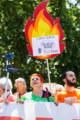 May 24, 2026, Madrid, Madrid, SPAIN: Thousands of citizens demonstrated in Madrid to demand measures against real estate speculation in Spain...The housing crisis has inflated the prices of homes for sale by nearly 120% in the last 10 years, while rents are rising by an average of 10% annually. Madrid SPAIN - ZUMAl221 20260524_zip_l221_013 Copyright: xIgnacioxLopezxIsasmendix