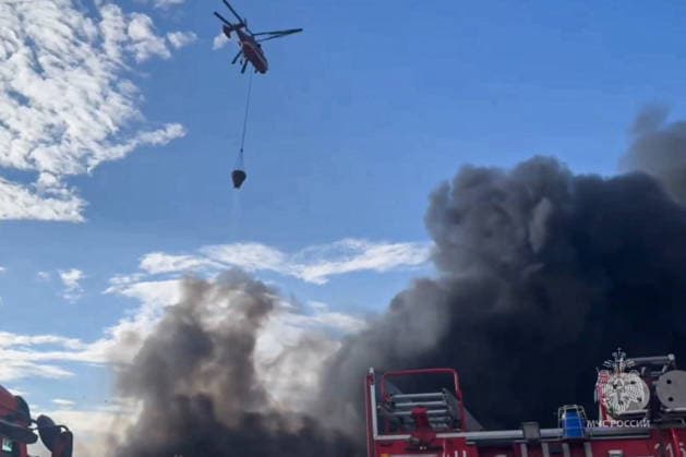 RUSSIA, MOSCOW - MAY 24, 2026: This video screen grab shows a firefighting helicopter at the scene of a fire at the Topolyok Market. The fire covered an area of 1,50o sq meters. The fire crews contained the fire. Video grab. Best possible quality. Russian Emergencies Ministry TASS  92988073