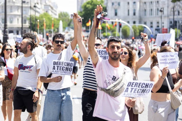 May 24, 2026, Madrid, Madrid, SPAIN: Thousands of citizens demonstrated in Madrid to demand measures against real estate speculation in Spain...The housing crisis has inflated the prices of homes for sale by nearly 120% in the last 10 years, while rents are rising by an average of 10% annually. Madrid SPAIN - ZUMAl221 20260524_zip_l221_046 Copyright: xIgnacioxLopezxIsasmendix