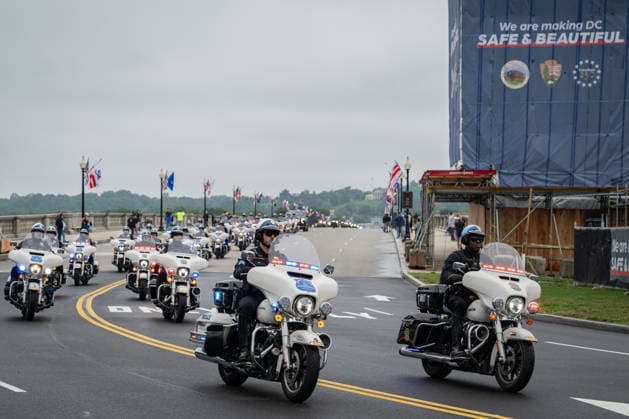 May 24, 2026, Washignton, Distirct Of Columbia, United States: Police motorcycles lead participants across Arlington Memorial Bridge during the Rolling to Remember memorial ride in Washington, D.C., during Memorial Day weekend. Washignton United States  - ZUMAk206 20260524_znp_k206_006 Copyright: xMattxKaminskyx