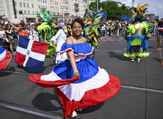 Berlin hosts colorful 30th Carnival of Cultures BERLIN, GERMANY - MAY 24: Artists and dancers perform in vibrant costumes during the parade on Karl-Marx-Allee as part of the 30th Carnival of Cultures in Berlin, Germany, on May 24, 2026. Halil Sagirkaya Anadolu Berlin Germany. Editorial use only. Please get in touch for any other usage.  Copyright: x2026xAnadoluxHalilxSagirkayax