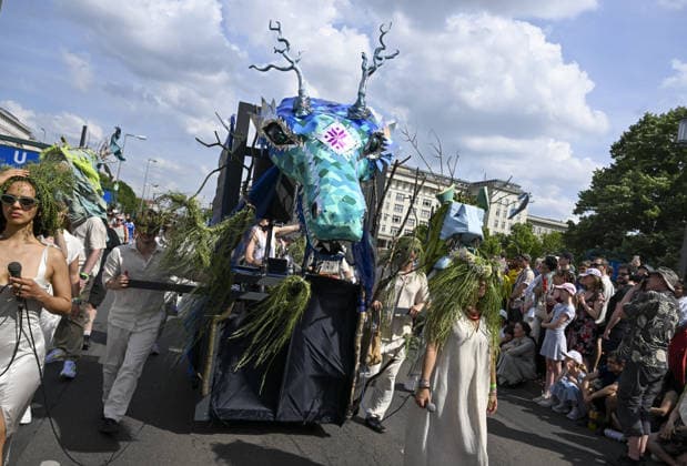 Berlin hosts colorful 30th Carnival of Cultures BERLIN, GERMANY - MAY 24: Artists and dancers perform in vibrant costumes during the parade on Karl-Marx-Allee as part of the 30th Carnival of Cultures in Berlin, Germany, on May 24, 2026. Halil Sagirkaya Anadolu Berlin Germany. Editorial use only. Please get in touch for any other usage.  Copyright: x2026xAnadoluxHalilxSagirkayax