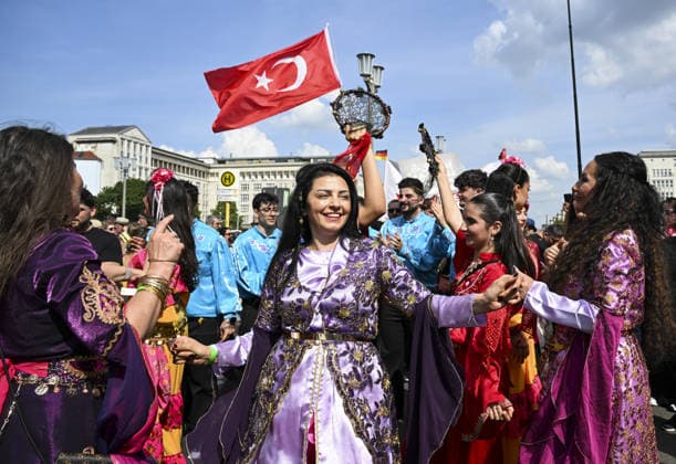 Berlin hosts colorful 30th Carnival of Cultures BERLIN, GERMANY - MAY 24: Groups from Turkish community also participate in the 30th Carnival of Cultures and perform folk dances during the parade on Karl-Marx-Allee in Berlin, Germany, on May 24, 2026. Halil Sagirkaya Anadolu Berlin Germany. Editorial use only. Please get in touch for any other usage.  Copyright: x2026xAnadoluxHalilxSagirkayax