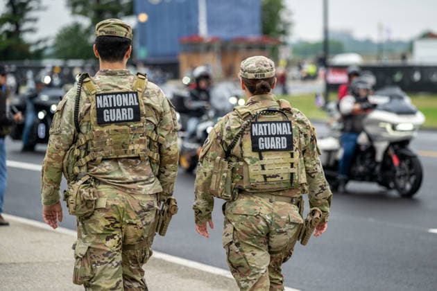 May 24, 2026, Washignton, Distirct Of Columbia, United States: National Guard members stand along the route as motorcyclists participate in the Rolling to Remember memorial ride in Washington, D.C., during Memorial Day weekend. Washignton United States  - ZUMAk206 20260524_znp_k206_012 Copyright: xMattxKaminskyx