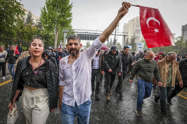 After police entered the party headquarters building, main opposition CHP leader Ozgür Ozel (not shown picture) left the premises and led a protest march with thousand supporters toward Parliament, 24 May 2026, in Ankara, Turkiye.... Turkish riot police storm the headquarters of the main opposition Republican People™s Party (CHP) in Ankara, Türkiye, firing tear gas and rubber bullets at party supporters and officials gathered outside the gates. Huge clouds of tear gas filled the premises as security forces moved in, bringing a violent end to an hours-long standoff between CHP members and the party™s newly court-appointed leadership. Tensions escalated after an appeals court on Thursday annulled the election of Özgür Özel as CHP ch 19108163
