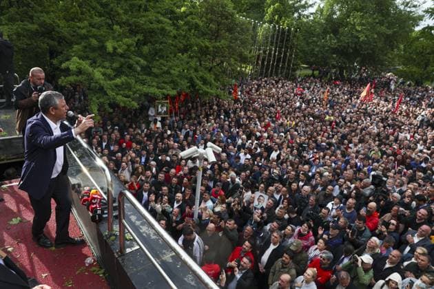 After police entered the party headquarters building, main opposition CHP leader Ozgür Ozel left the premises and led a protest march with thousand supporters toward Parliament, 24 May 2026, in Ankara, Turkiye.... Turkish riot police storm the headquarters of the main opposition Republican People™s Party (CHP) in Ankara, Türkiye, firing tear gas and rubber bullets at party supporters and officials gathered outside the gates. Huge clouds of tear gas filled the premises as security forces moved in, bringing a violent end to an hours-long standoff between CHP members and the party™s newly court-appointed leadership. Tensions escalated after an appeals court on Thursday annulled the election of Özgür Özel as CHP chairperson, a positio 19108169