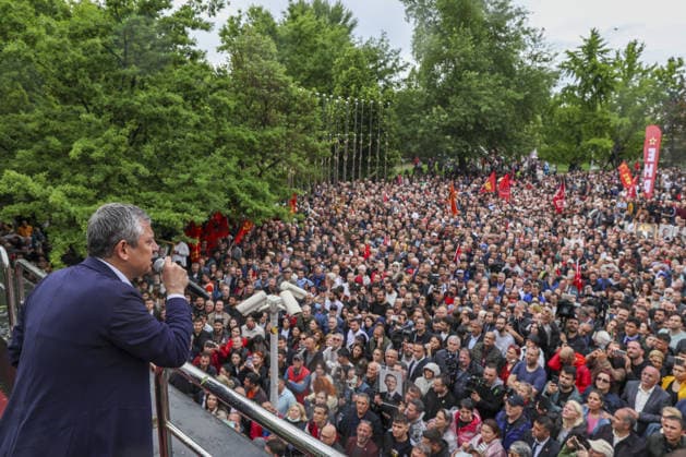 After police entered the party headquarters building, main opposition CHP leader Ozgür Ozel left the premises and led a protest march with thousand supporters toward Parliament, 24 May 2026, in Ankara, Turkiye.... Turkish riot police storm the headquarters of the main opposition Republican People™s Party (CHP) in Ankara, Türkiye, firing tear gas and rubber bullets at party supporters and officials gathered outside the gates. Huge clouds of tear gas filled the premises as security forces moved in, bringing a violent end to an hours-long standoff between CHP members and the party™s newly court-appointed leadership. Tensions escalated after an appeals court on Thursday annulled the election of Özgür Özel as CHP chairperson, a positio 19108180