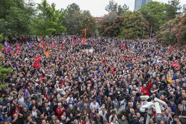 After police entered the party headquarters building, main opposition CHP leader Ozgür Ozel (not shown picture) left the premises and led a protest march with thousand supporters toward Parliament, 24 May 2026, in Ankara, Turkiye.... Turkish riot police storm the headquarters of the main opposition Republican People™s Party (CHP) in Ankara, Türkiye, firing tear gas and rubber bullets at party supporters and officials gathered outside the gates. Huge clouds of tear gas filled the premises as security forces moved in, bringing a violent end to an hours-long standoff between CHP members and the party™s newly court-appointed leadership. Tensions escalated after an appeals court on Thursday annulled the election of Özgür Özel as CHP ch 19108189