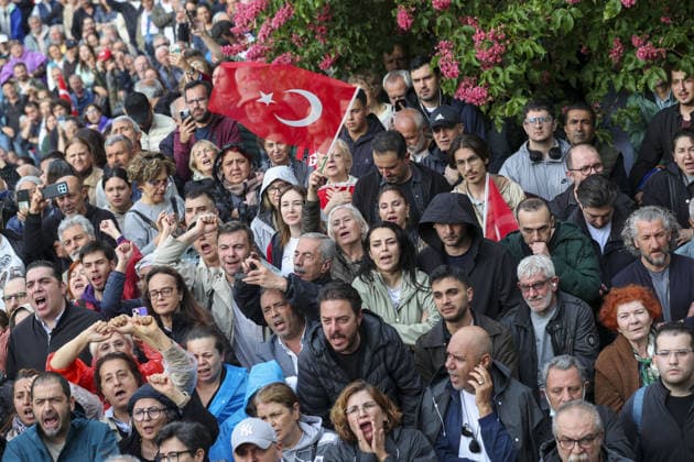 After police entered the party headquarters building, main opposition CHP leader Ozgür Ozel (not shown picture) left the premises and led a protest march with thousand supporters toward Parliament, 24 May 2026, in Ankara, Turkiye.... Turkish riot police storm the headquarters of the main opposition Republican People™s Party (CHP) in Ankara, Türkiye, firing tear gas and rubber bullets at party supporters and officials gathered outside the gates. Huge clouds of tear gas filled the premises as security forces moved in, bringing a violent end to an hours-long standoff between CHP members and the party™s newly court-appointed leadership. Tensions escalated after an appeals court on Thursday annulled the election of Özgür Özel as CHP ch 19108197