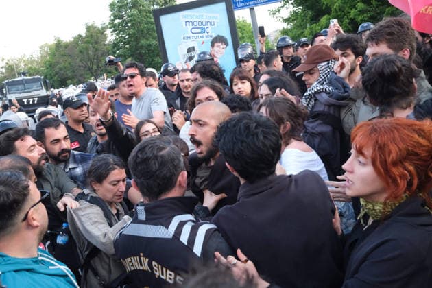 Protests that began at Istanbul Bilgi University™s Santral Istanbul campus following the university™s closure by presidential decree on May 22, 2026 continued into their third day. On Sunday, May 24, extensive security measures were taken around the campus. Police prevented students gathered outside from entering the university grounds. Tensions occasionally flared between shield-carrying police forces and the students. (I Copyright: lkerxErayx-xDepoxPhotos 19108155