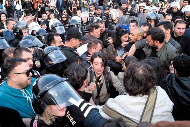 Protests that began at Istanbul Bilgi University™s Santral Istanbul campus following the university™s closure by presidential decree on May 22, 2026 continued into their third day. On Sunday, May 24, extensive security measures were taken around the campus. Police prevented students gathered outside from entering the university grounds. Tensions occasionally flared between shield-carrying police forces and the students. (I Copyright: lkerxErayx-xDepoxPhotos 19108156