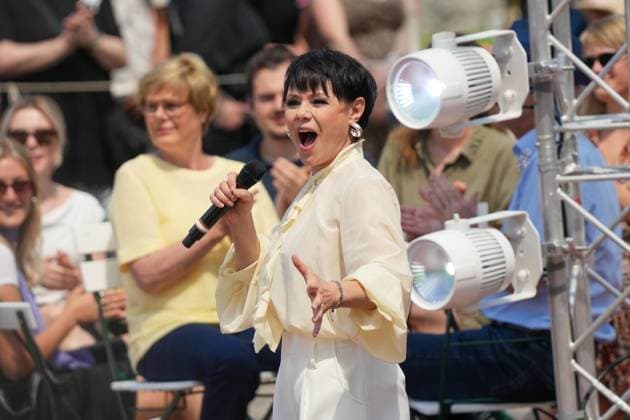 ZDF-Fernsehgarten 2026. Francine Jordi im ZDF Fernsehgarten - Koch-Battle am 24.05.2026 in Mainz. Mainz ZDF Fernsehgarten Rheinland-Pfalz *** ZDF Fernsehgarten 2026 Francine Jordi in the ZDF Fernsehgarten Koch Battle on 24 05 2026 in Mainz Mainz ZDF Fernsehgarten Rheinland Pfalz