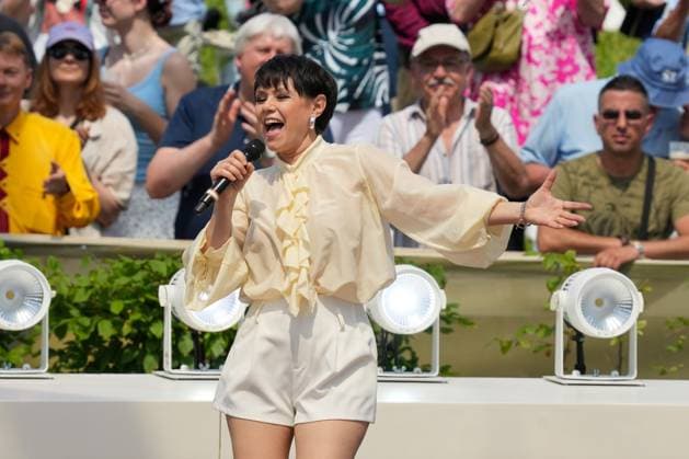 ZDF-Fernsehgarten 2026. Francine Jordi im ZDF Fernsehgarten - Koch-Battle am 24.05.2026 in Mainz. Mainz ZDF Fernsehgarten Rheinland-Pfalz *** ZDF Fernsehgarten 2026 Francine Jordi in the ZDF Fernsehgarten Koch Battle on 24 05 2026 in Mainz Mainz ZDF Fernsehgarten Rheinland Pfalz