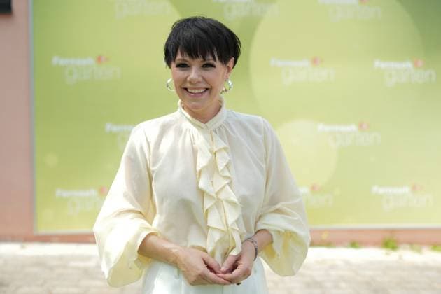 ZDF-Fernsehgarten 2026. Francine Jordi im ZDF Fernsehgarten - Koch-Battle am 24.05.2026 in Mainz. Mainz ZDF Fernsehgarten Rheinland-Pfalz *** ZDF Fernsehgarten 2026 Francine Jordi in the ZDF Fernsehgarten Koch Battle on 24 05 2026 in Mainz Mainz ZDF Fernsehgarten Rheinland Pfalz