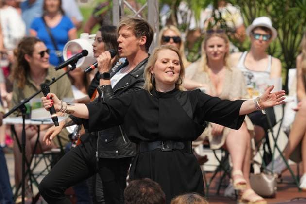 ZDF-Fernsehgarten 2026. Dark Tenor feat. Sängerin Patricia Kelly im ZDF Fernsehgarten Koch Battle am 24.05.2026 in Mainz. Mainz ZDF Fernsehgarten Rheinland-Pfalz *** ZDF Fernsehgarten 2026 Dark Tenor feat singer Patricia Kelly in the ZDF Fernsehgarten Koch Battle on 24 05 2026 in Mainz Mainz ZDF Fernsehgarten Rheinland Pfalz