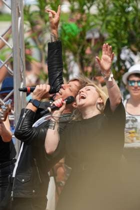 ZDF-Fernsehgarten 2026. Dark Tenor feat. Sängerin Patricia Kelly im ZDF Fernsehgarten Koch Battle am 24.05.2026 in Mainz. Mainz ZDF Fernsehgarten Rheinland-Pfalz *** ZDF Fernsehgarten 2026 Dark Tenor feat singer Patricia Kelly in the ZDF Fernsehgarten Koch Battle on 24 05 2026 in Mainz Mainz ZDF Fernsehgarten Rheinland Pfalz