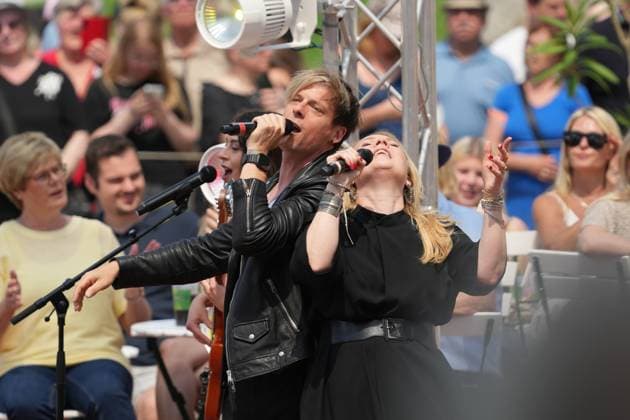 ZDF-Fernsehgarten 2026. Dark Tenor feat. Sängerin Patricia Kelly im ZDF Fernsehgarten Koch Battle am 24.05.2026 in Mainz. Mainz ZDF Fernsehgarten Rheinland-Pfalz *** ZDF Fernsehgarten 2026 Dark Tenor feat singer Patricia Kelly in the ZDF Fernsehgarten Koch Battle on 24 05 2026 in Mainz Mainz ZDF Fernsehgarten Rheinland Pfalz