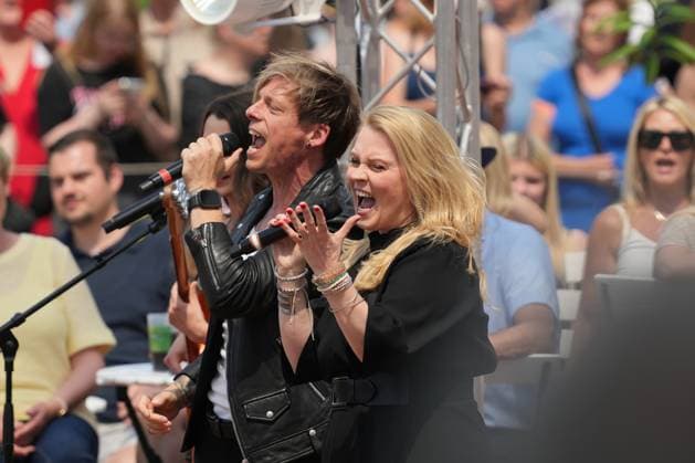 ZDF-Fernsehgarten 2026. Dark Tenor feat. Sängerin Patricia Kelly im ZDF Fernsehgarten Koch Battle am 24.05.2026 in Mainz. Mainz ZDF Fernsehgarten Rheinland-Pfalz *** ZDF Fernsehgarten 2026 Dark Tenor feat singer Patricia Kelly in the ZDF Fernsehgarten Koch Battle on 24 05 2026 in Mainz Mainz ZDF Fernsehgarten Rheinland Pfalz