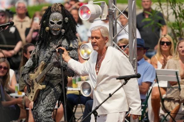 ZDF-Fernsehgarten 2026. Johnny Logan feat. Lordi im ZDF Fernsehgarten Koch Battle am 24.05.2026 in Mainz. Mainz ZDF Fernsehgarten Rheinland-Pfalz *** ZDF Fernsehgarten 2026 Johnny Logan feat Lordi at ZDF Fernsehgarten Koch Battle on 24 05 2026 in Mainz Mainz ZDF Fernsehgarten Rheinland Pfalz