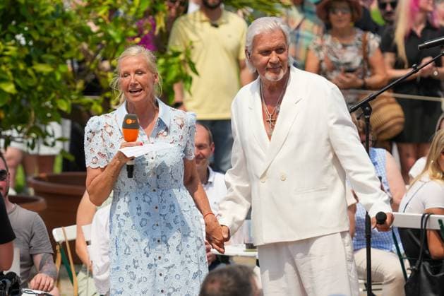 ZDF-Fernsehgarten 2026. Johnny Logan und Andrea (Kiwi) Kiewel im ZDF FernsehgartenKoch Battle am 24.05.2026 in Mainz. Mainz ZDF Fernsehgarten Rheinland-Pfalz *** ZDF Fernsehgarten 2026 Johnny Logan and Andrea Kiwi Kiewel in the ZDF FernsehgartenKoch Battle on 24 05 2026 in Mainz Mainz ZDF Fernsehgarten Rheinland Pfalz
