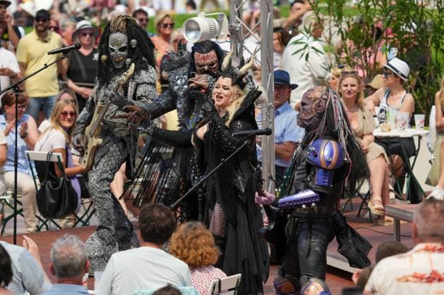 ZDF-Fernsehgarten 2026. Motherbeast Noora Louhimo und Lordi im ZDF Fernsehgarten Koch Battle am 24.05.2026 in Mainz. Mainz ZDF Fernsehgarten Rheinland-Pfalz *** ZDF Fernsehgarten 2026 Motherbeast Noora Louhimo and Lordi in the ZDF Fernsehgarten Koch Battle on 24 05 2026 in Mainz Mainz ZDF Fernsehgarten Rheinland Pfalz