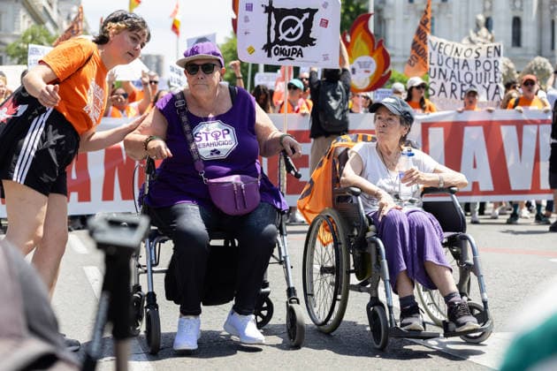 May 24, 2026, Madrid, Madrid, SPAIN: Thousands of citizens demonstrated in Madrid to demand measures against real estate speculation in Spain...The housing crisis has inflated the prices of homes for sale by nearly 120% in the last 10 years, while rents are rising by an average of 10% annually. Madrid SPAIN  - ZUMAl221 20260524_zip_l221_045 Copyright: xIgnacioxLopezxIsasmendix